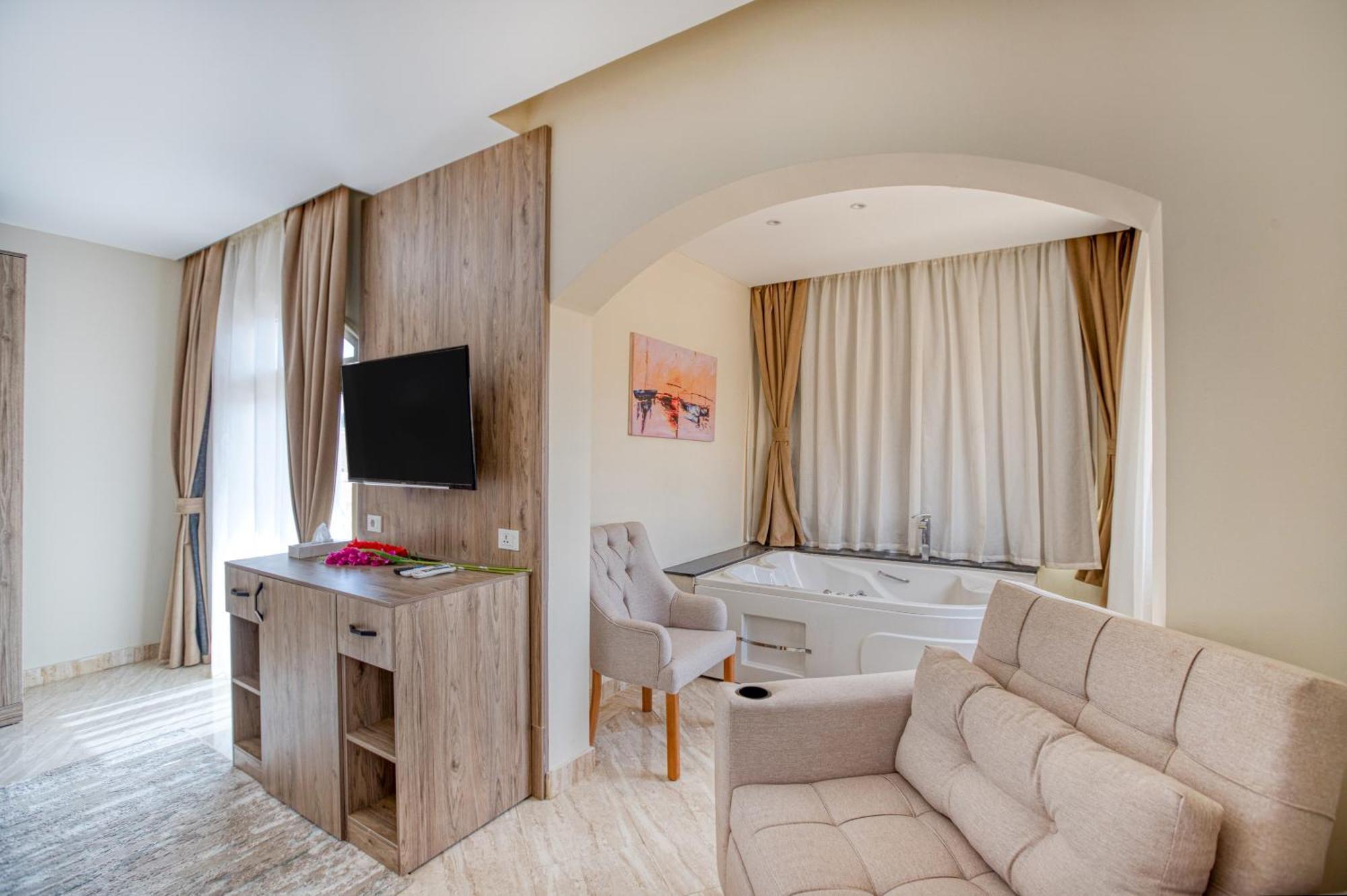 Soul Pyramids View Hotel Kafrat al Jabal Bagian luar foto