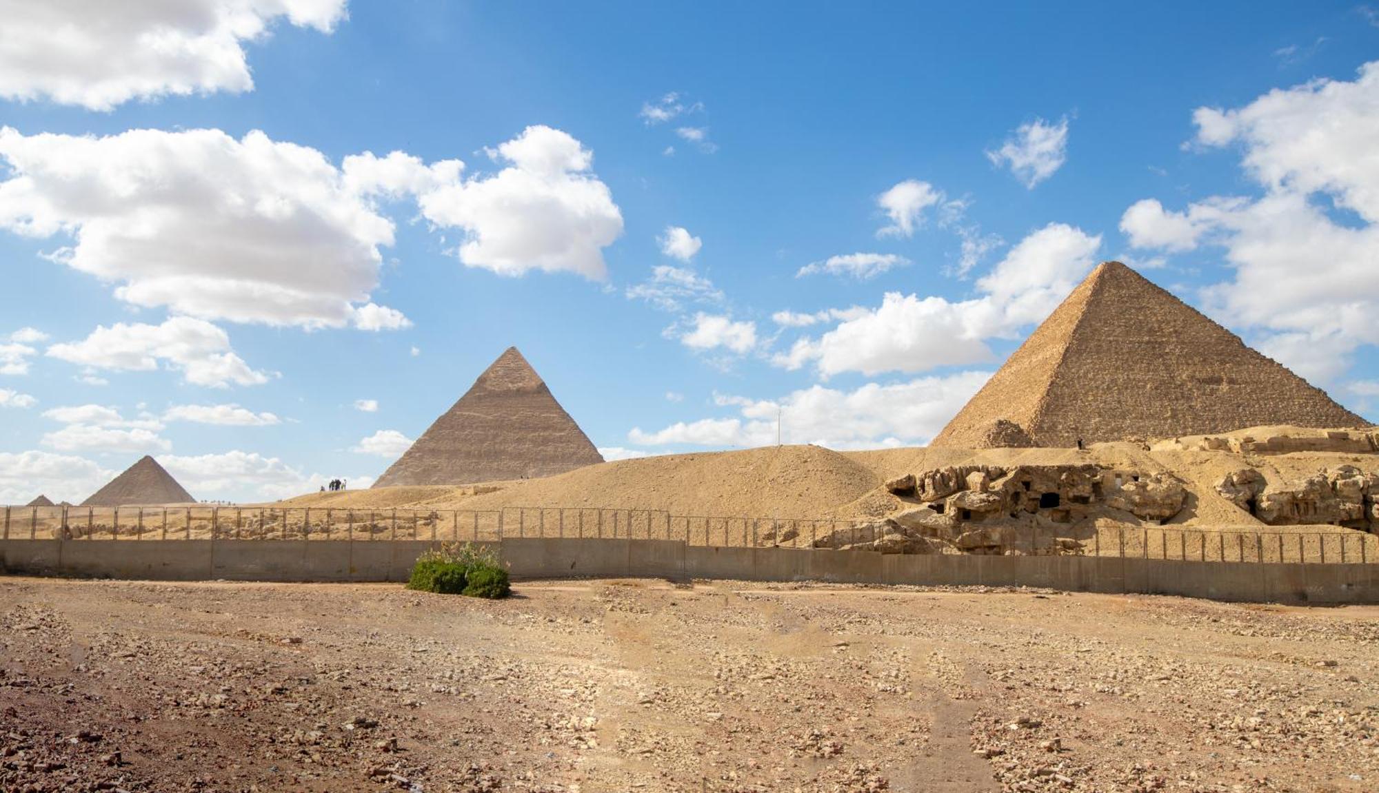 Soul Pyramids View Hotel Kafrat al Jabal Bagian luar foto