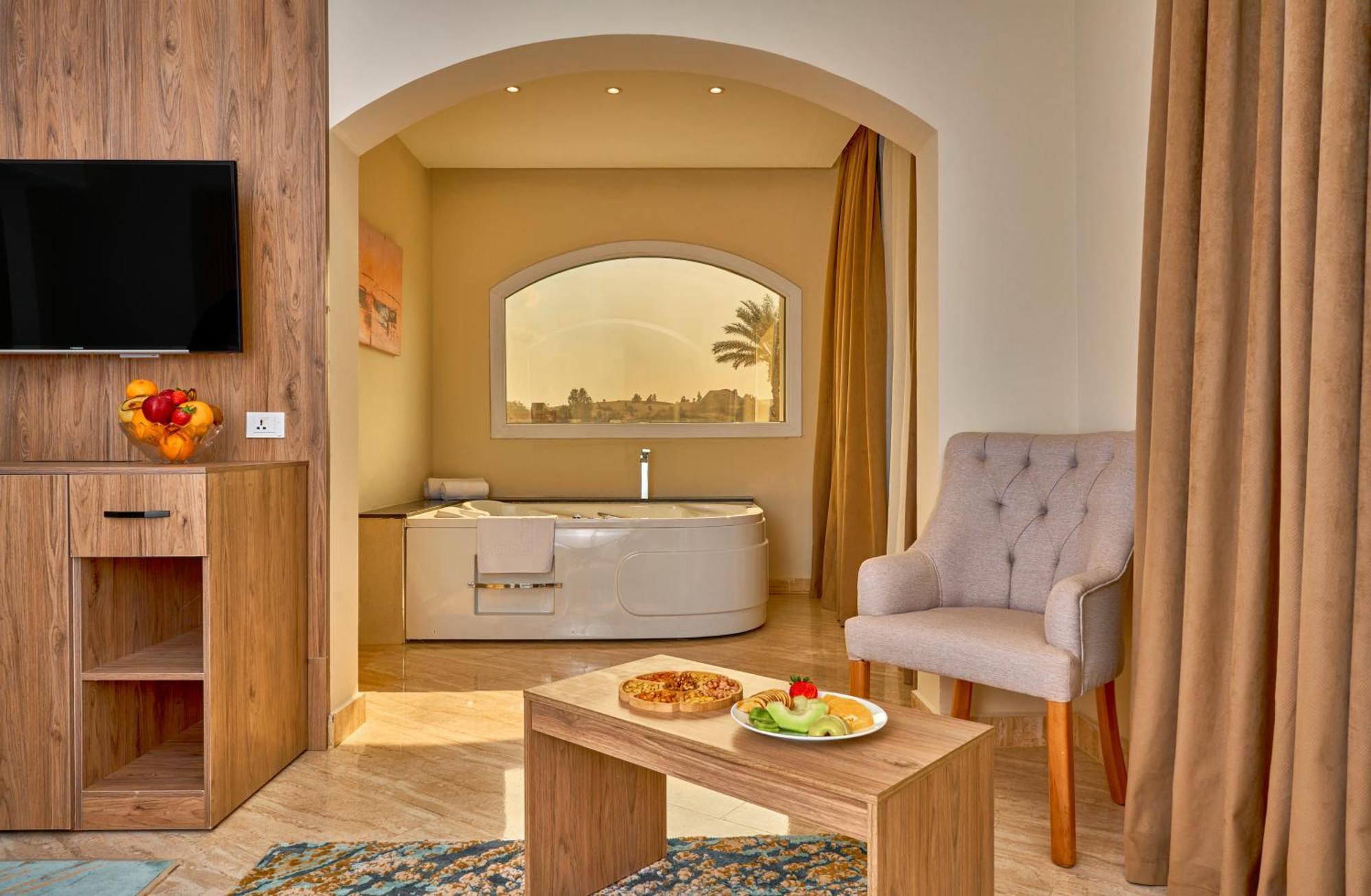 Soul Pyramids View Hotel Kafrat al Jabal Bagian luar foto